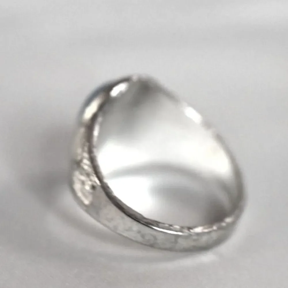 NWOT Electric Blue Energy Smooth Oval Stone Inlay Etched Silver Tone Size10 Ring